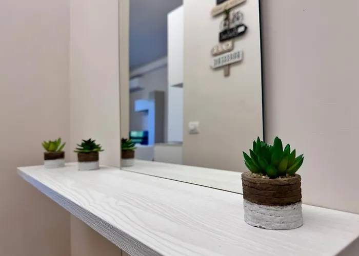 Luxury Metro Cornelia Apartment