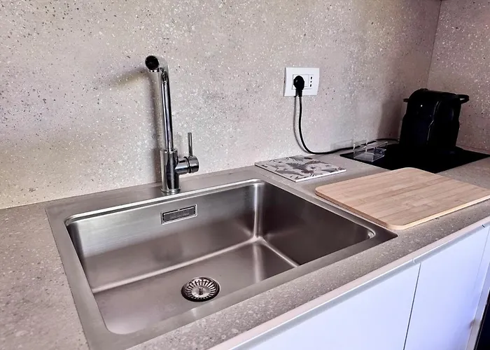 Luxury Metro Cornelia Apartment *