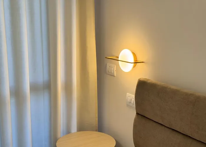 Luxury Metro Cornelia Apartment *