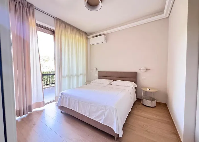 Luxury Metro Cornelia Apartment *