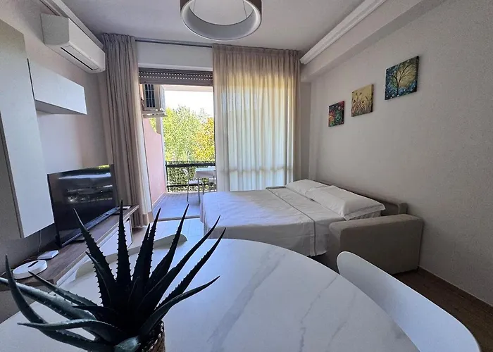 Luxury Metro Cornelia Apartment *