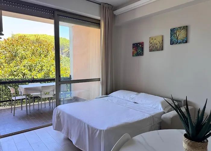 Luxury Metro Cornelia Apartment
