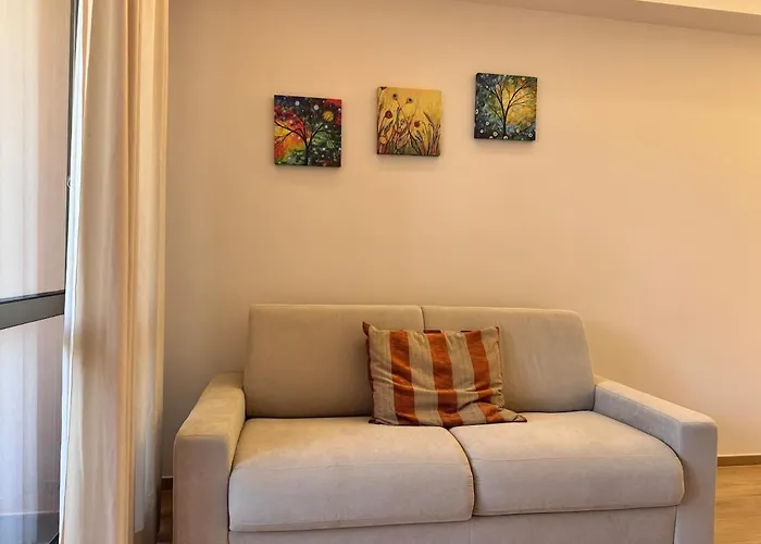 Apartment Luxury Metro Cornelia